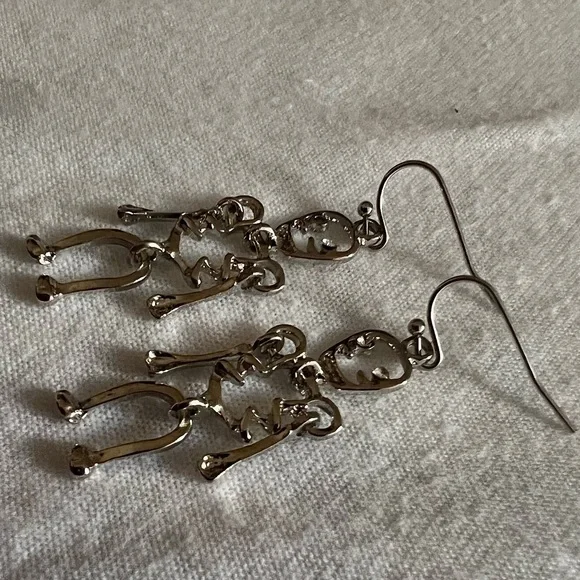 ‼️BOGO SALE‼️💀👻🎃 SHEIN Halloween Spooky Silver Dangly Skeleton Earrings - Picture 4 of 6